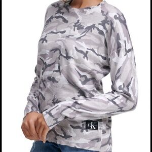Calvin Klein Jeans Camo-Print Crewneck Sweater Size Small new with tags